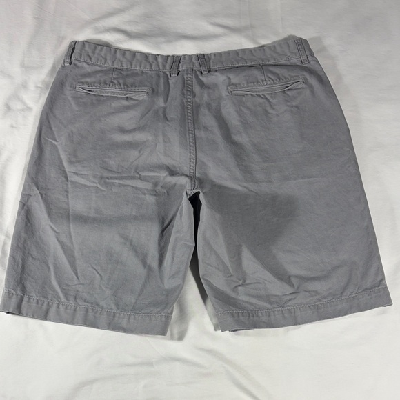 Gap mens grey basic flat front GapKhakis 10.5" inseam chino shorts - size 38 - Picture 3 of 10